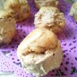 Цельнозерновые профитроли с паштетом из тушенки Тушенка меня собственного производства, рецепт я постараюсь сегодня добавить. Тушенка из гуся. Мне понадобилось 175 г мяса тушенки вместе с юшкой ( холодцем)... И вареные яйца. У меня от домашних собственных курочек. Вместе перебить блендером до однородности. Получается вкуснейший паштет, который я готовлю просто так. Мы его намазываем и на хлебушек, и просто ложкой, и даже в каши добавляю дочке на тормозок в школу. Готовим профитроли. В кастрюлю налить воду и добавить соль- сахар, а также растительное масло. 0.5 ч. л. соли для сладких начинок, 1 ч. л. без горки соли для закусочных начинок. Довести до кипения. Всыпать одним движением сразу всю просеянную муку. И быстро помешивая, заварить тесто. Не снимая с огня, постоянно помешивая, варим тесто до тех пор, пока оно не начнёт отходить от стенок и собираться в комок. Затем снять с огня. Остудить тесто до температуры, приятной для руки. Ввести яйцо ( у меня яйца среднее, поэтому я добавила 1,5 яйца). И тщательно вымешать до однородности. Получившееся тесто отсадить на противень с пергаментом кондитерским мешком либо же, как это сделала я- чайной ложкой, немного помогая влажными руками. На небольшом расстоянии друг от друга, так как профитроли во время выпекания увеличатся в размере. Выпекать в заранее разогретой духовке при 200 градусах до румяного цвета, ну а вообще-то 20 минут. Духовку не открывать, иначе профитроли осядут. Я пекла их в этот раз на режиме Тёплый воздух, но это не важно. Испеченные профитроли полностью остудить. Разрезать по середине не до конца. Здесь видно, что они полые внутри и ничем не отличаются от профитролей на муке в/с... Разве что вкусом и ароматом... Наполняем профитроли паштетом, я делала это чайной ложкой. И вуаля... Наши цельнозерновые профитроли с паштетом из тушенки готовы. Рекомендую! Очень вкусно, ароматно и сытно... Посмотрите на структуру. И поближе... Здесь даже видны отруби. А вот и разрезик, на котором видно структуру теста внутри и самого паштета. Приятного аппетита и вам, мои друзья!