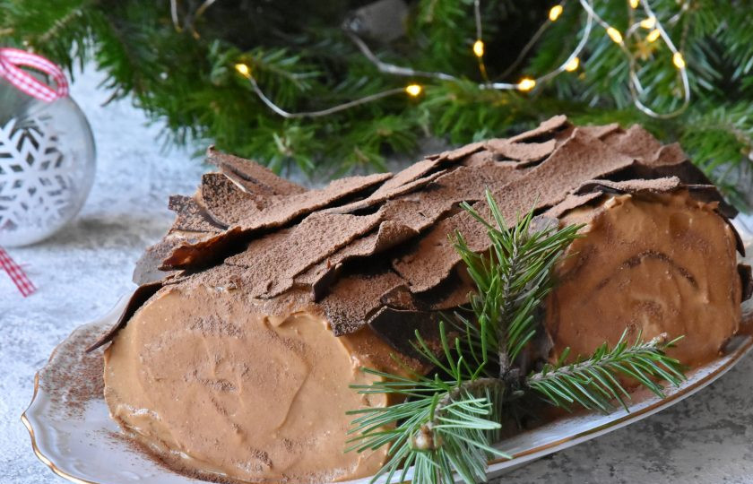 1. Этап. Торт Рождественское полено: С Рождеством! Верьте в чудеса, друзья мои и сбудутся все ваши заветные мечты!