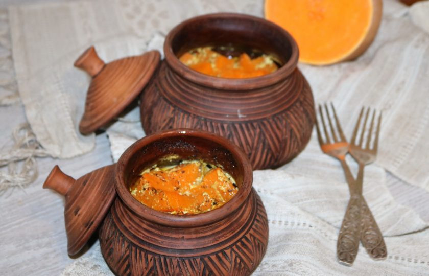 1. Этап. Курица с тыквой в горшочке: Ароматная курица с тыквой в горшочке готова. Приятного аппетита!