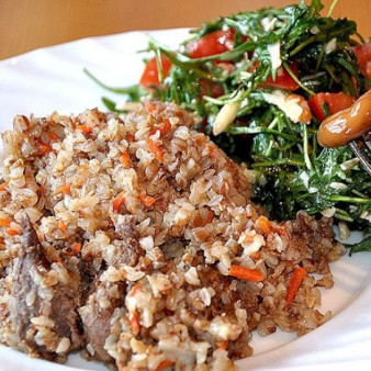Гречка с тушенкой и грибами