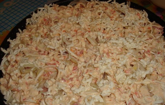 1. Этап. Картофельная запеканка с ветчиной: 6. Залейте запеканку. Поставьте форму в разогретую духовку. Процесс запекания продлится 1 час. Температура в духовке – 200 градусов.