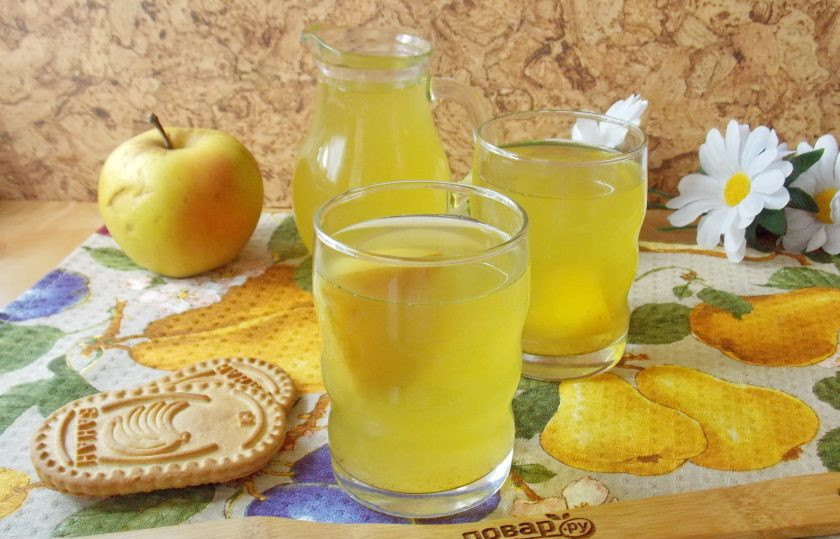 1. Этап. Яблочный компот с корицей: Компот охладите и подавайте к столу.