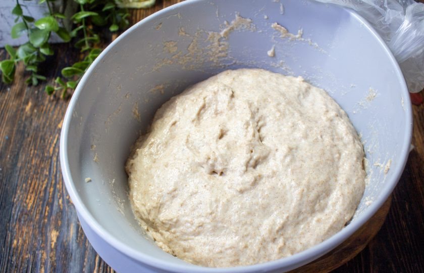 1. Этап. Цельнозерновые булочки для бургеров: За это время тесто увеличится в несколько раз. Обомните его.