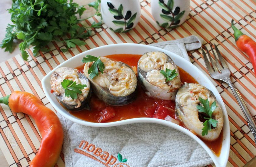 1. Этап. Скумбрия в томате с овощами: Скумбрия с овощами в томате готова. Можно подавать к столу.