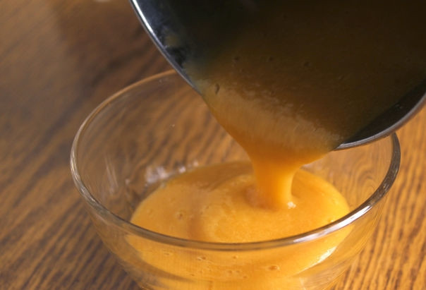 1. Этап. Сливовое пюре: 6. Переливаем пюре в глубокую емкость и оно сразу готово к употреблению.