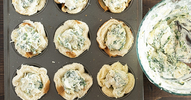 1. Этап. Корзинки с сыром: Полученные корзинки наполните начинкой.