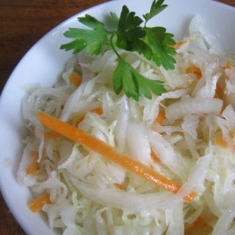 Капуста острая маринованная