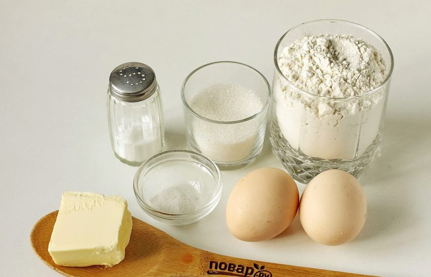 1. Этап. Песочное печенье на желтках: Подготовьте все ингредиенты.