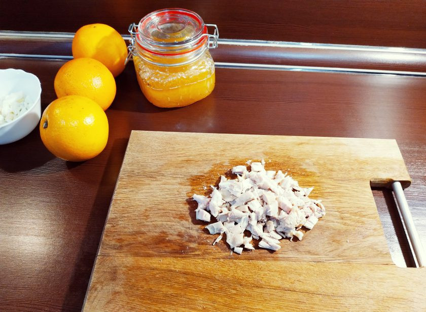 1. Этап. Салат с куриным филе Рандеву: Куриное филе отварите или запеките. Курицу тоже нарежьте мелким кубиком.