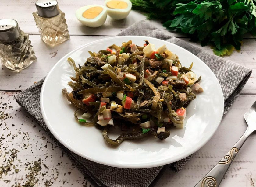 1. Этап. Салат с морской капустой и шпротами: Салат с морской капустой и шпротами готов. Приятного аппетита!