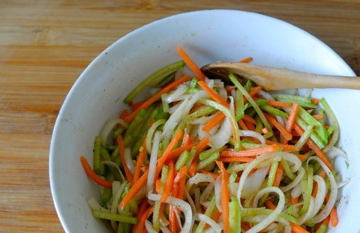 1. Этап. Завертон с индейкой и маринованными овощами: Перемешиваем, оставляем мариноваться минимум на 12 часов.