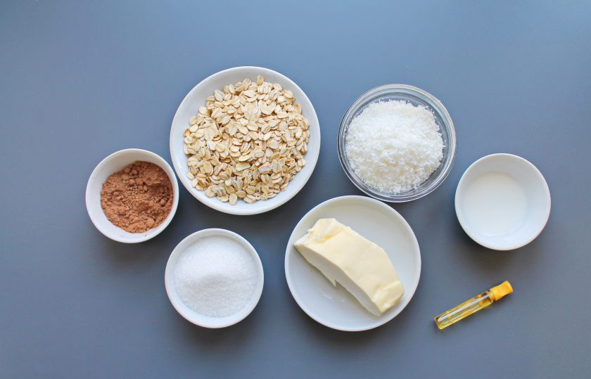 1. Этап. Овсяные шарики: Подготовьте все необходимые ингредиенты для приготовления овсяных шариков.