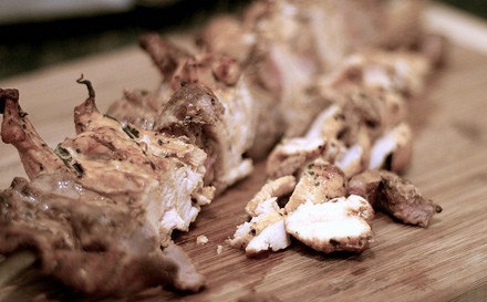 1. Этап. Шаурма из баранины: 1. Итак, начать приготовление шаурмы из баранины в домашних условиях следует с подготовки всех ингредиентов. Самый трудоемкий процесс - жарка мяса. Я обжариваю баранину до полной готовности, добавляю лук, перчу и солю по вкусу. Готовое мясо кладу немного остыть.