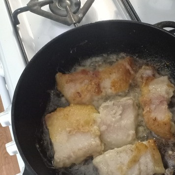 1. Этап. Кулебяка с рисом, луком, яйцами, рыбой: *