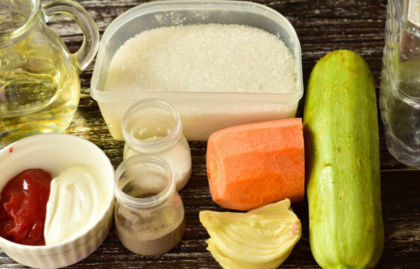 1. Этап. Кабачковая икра Ностальгия: Подготовьте ингредиенты.