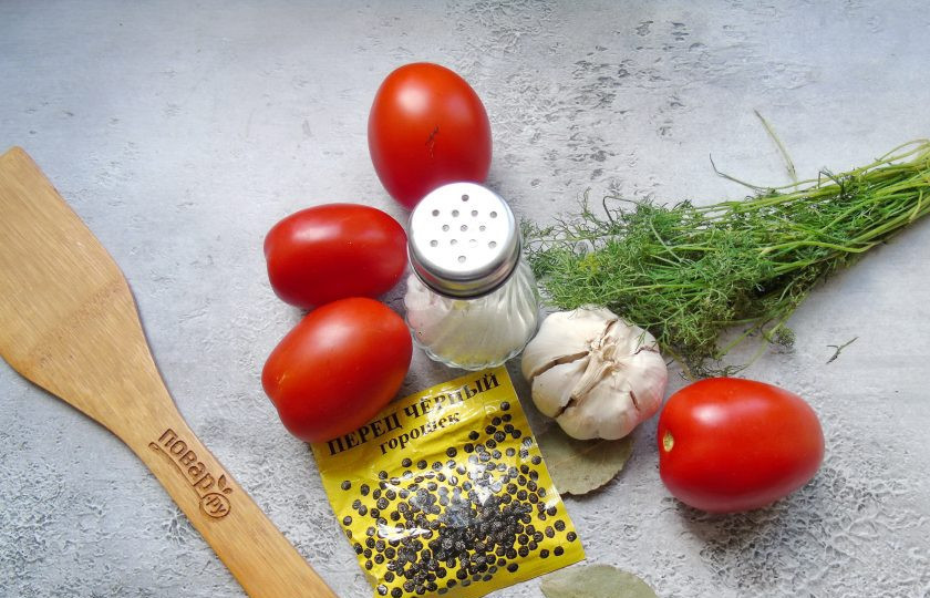 1. Этап. Быстрые квашеные помидоры: Подготовьте ингредиенты для приготовления квашеных помидоров.
