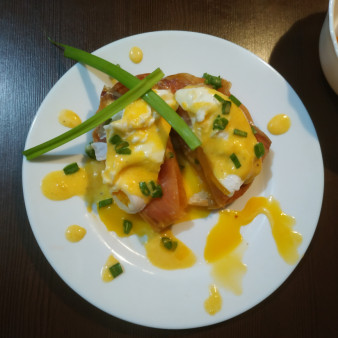 Бенедикт с лососем