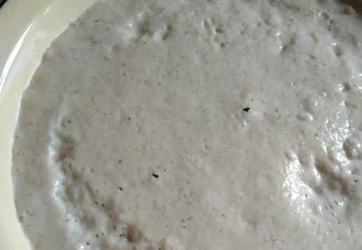 1. Этап. Блины с гречкой: Аккуратно ввести белки в подошедшее тесто, добавить 2 ложки растительного масла. Перемешать и можно выпекать блины.