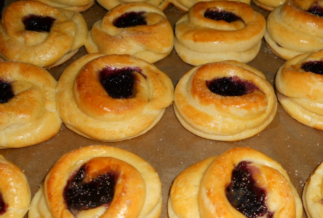 1. Этап. Булочки с вареньем в духовке: Приятного аппетита!