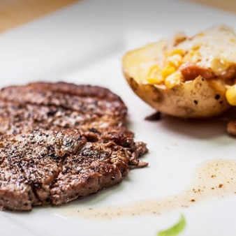 Стейк рибай на сковороде