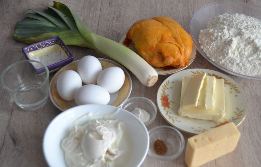 1. Этап. Киш с копченой курицей: Подготовьте ингредиенты.