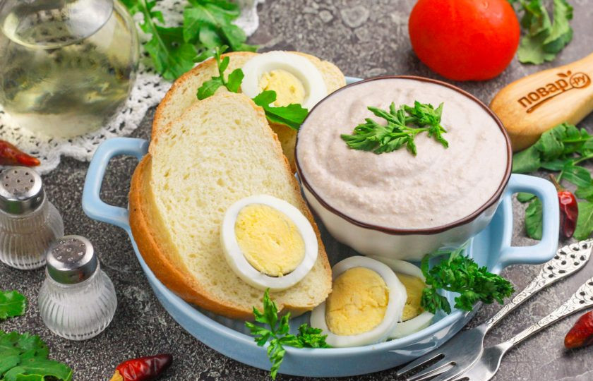 1. Этап. Рыбный мусс: Подайте рыбный мусс с ломтиками багета, батона, лаваша, гренками или сухариками к столу. Приятного вам аппетита!