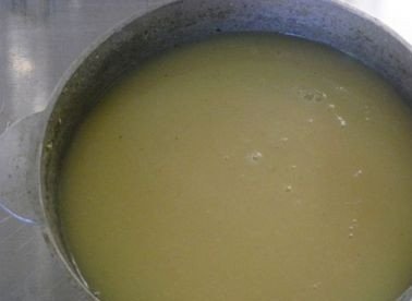 1. Этап. Суп-пюре постный: И взбиваем потом при помощи блендера в пюре.