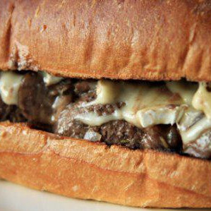 Гамбургеры с фрикадельками и сыром бри