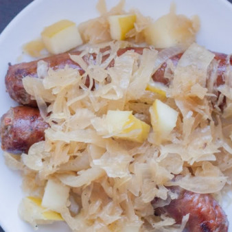 Сосиски с капустой по-немецки