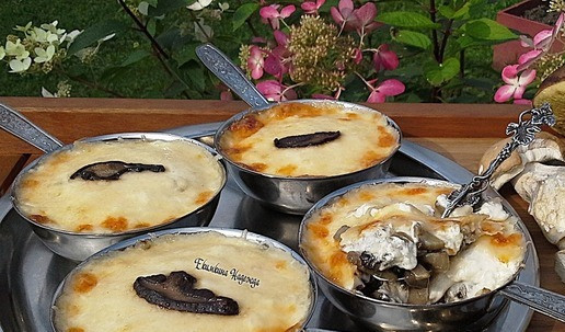 1. Этап. Жюльены из белых грибов: Подавать горячими. Волшебно вкусно!