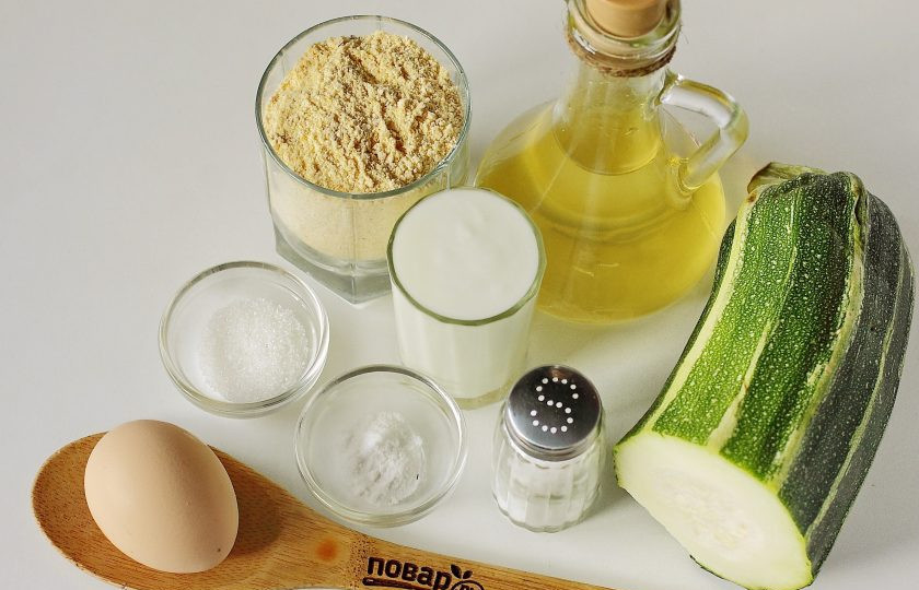 1. Этап. Оладьи из кабачков с кукурузной мукой: Подготовьте все ингредиенты.