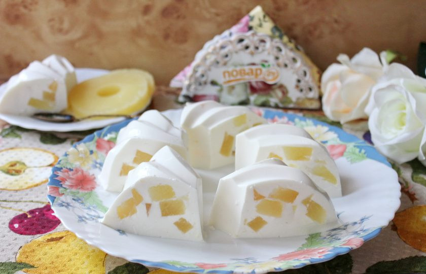 1. Этап. Творожный десерт Старая Рига: Разрежьте десерт 