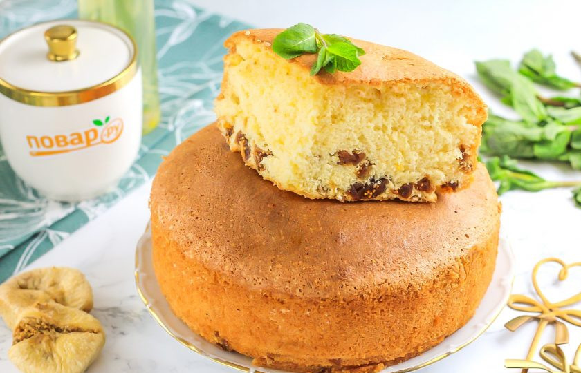 1. Этап. Пирог с сушеным инжиром: Извлеките форму из духовки и переверните на бок. Дайте пирогу остыть и подрежьте края. Снимите форму, а пирог нарежьте на порционные кусочки и подайте к столу. Приятного вам аппетита!