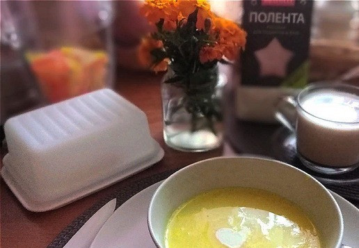 1. Этап. Молочный суп с рисовой полентой: Я делала суп себе на завтрак. Душевно, легко и мягко на желудке. Рекомендую.
