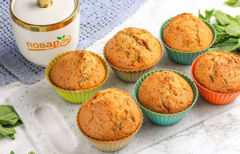 1. Этап. Творожные кексы с шоколадной крошкой: Выпекайте примерно 25-30 минут до румяности. Затем извлеките кексы и дайте им остыть.