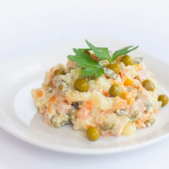 Оливье со свининой