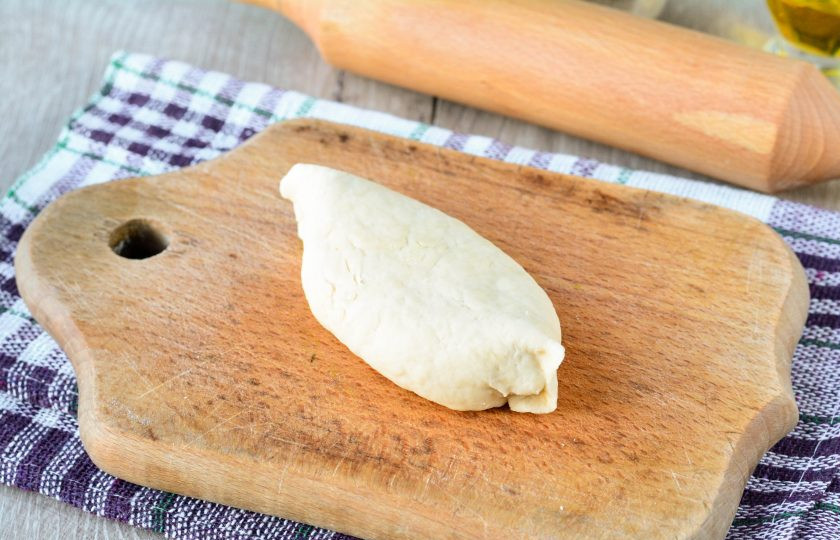 1. Этап. Жареные пирожки на заварном тесте: Слепите пирожки.