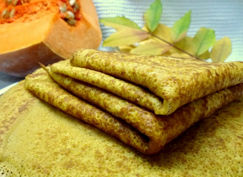 1. Этап. Тыквенные блины: 6. Подавать их можно в чистом виде, а можно вместе со сметаной или вареньем. К чаю такая домашняя выпечка будет в самый раз. Приятного аппетита!