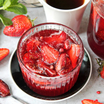 Варенье из клубники с розовым перцем