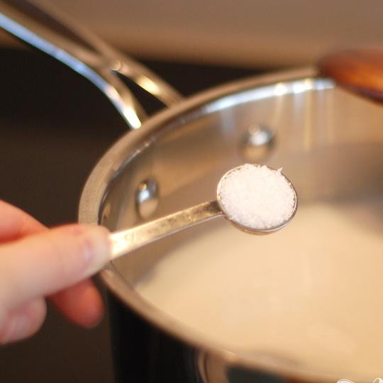 1. Этап. Тайский кокосовый рис: соль...