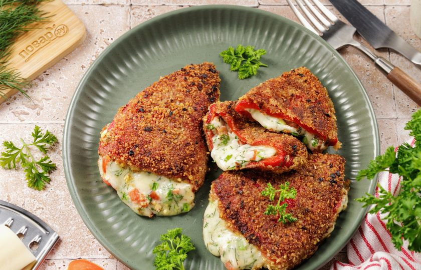 1. Этап. Жареный болгарский перец с сыром: Жареный болгарский перец с сыром готов. Подавать можно как в горячем, так и в остывшем виде. Приятного аппетита!