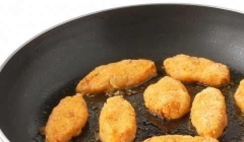 1. Этап. Морковные котлеты постные: Обжариваем наши котлеты на растительном масле до образования красивой и хрустящей корочки.