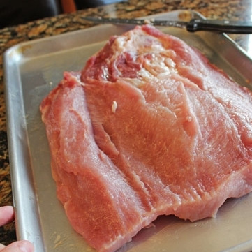 1. Этап. Фаршированная корейка: 8. Разрезанная корейка должна быть примерно одинаковой толщины по всей своей поверхности.