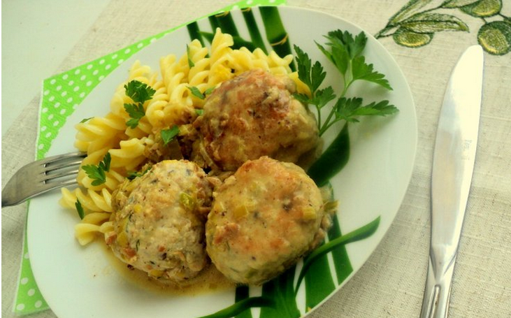 1. Этап. Куриные тефтели с грибами: 4. И наслаждаемся вкусным ужином!