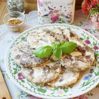 Зельц из курицы в бутылке