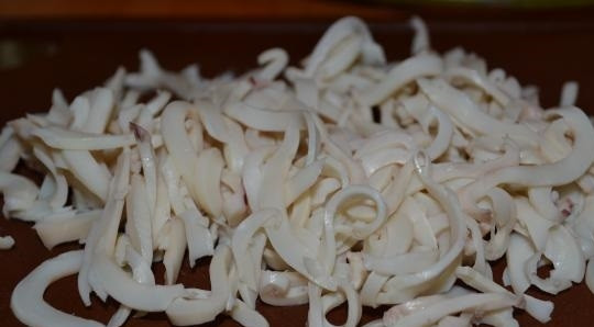 1. Этап. Салат Новогодний фейерверк: 2. Нарежьте тонкой соломкой. Также в рецепт приготовления салата 