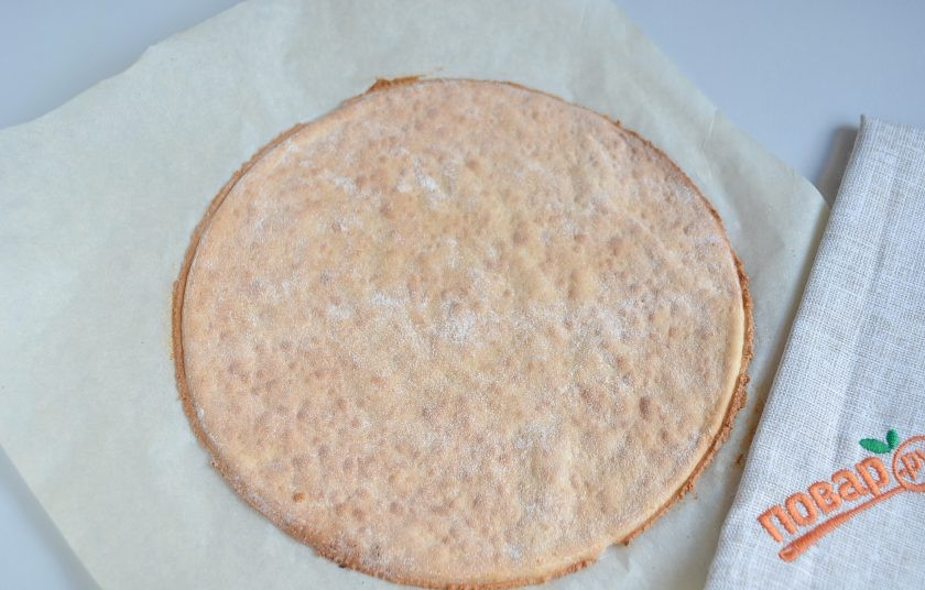 1. Этап. Торт Биткойн: 10. Выпекайте коржи по 4-5 минут при температуре 200 градусов. Еще горячими снимайте с пергамента.