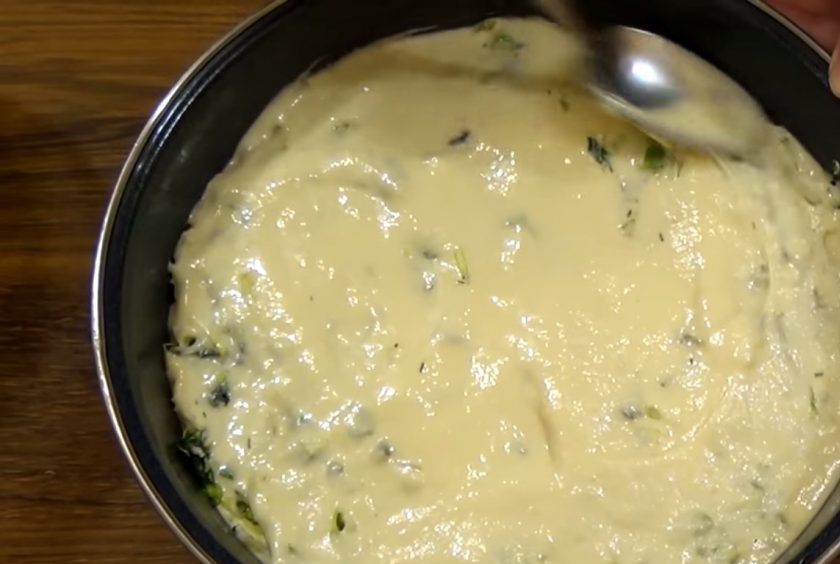 1. Этап. Быстрый наливной пирог с капустой: 4. Выложите на тесто начинку и залейте оставшимся тестом. Посыпьте тертым сыром. Выпекайте в разогретой до 190 градусов духовке 30 минут. Приятного аппетита!