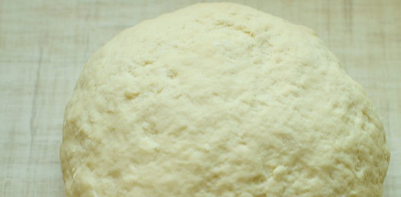 1. Этап. Вак бэлеш с рисом: Накройте тесто пищевой пленкой и дайте ему отдохнуть, пока готовится начинка.