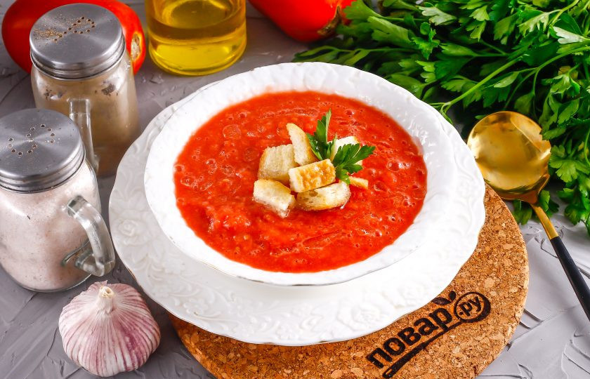 1. Этап. Андалузский суп: Перелейте приготовленный холодный суп в тарелки и сбрызните растительным маслом, лучше всего — оливковым холодного отжима. Поместите в холодильник минимум на 30 минут. Украсьте по вкусу сухариками, измельченным отварным яйцом, нарезкой копченостей или колбасы и подайте к столу.